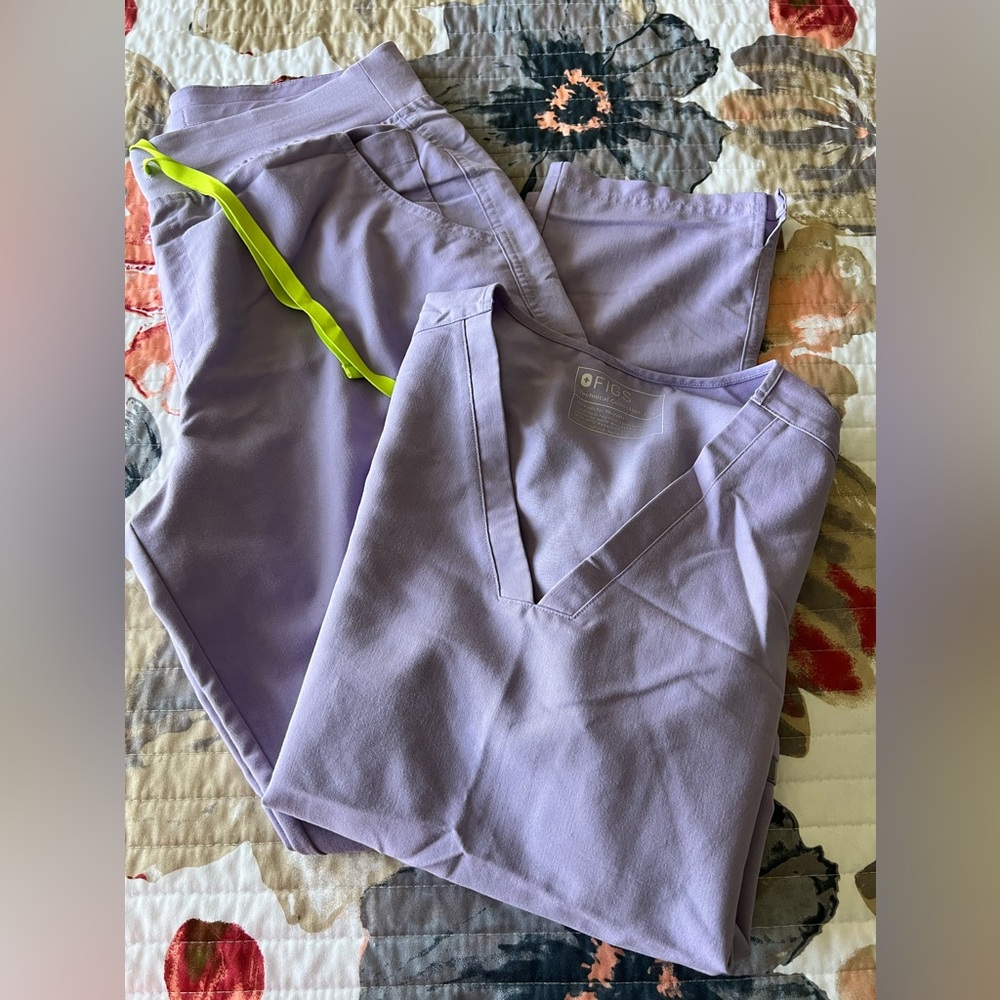 Women’s figs, scrubs